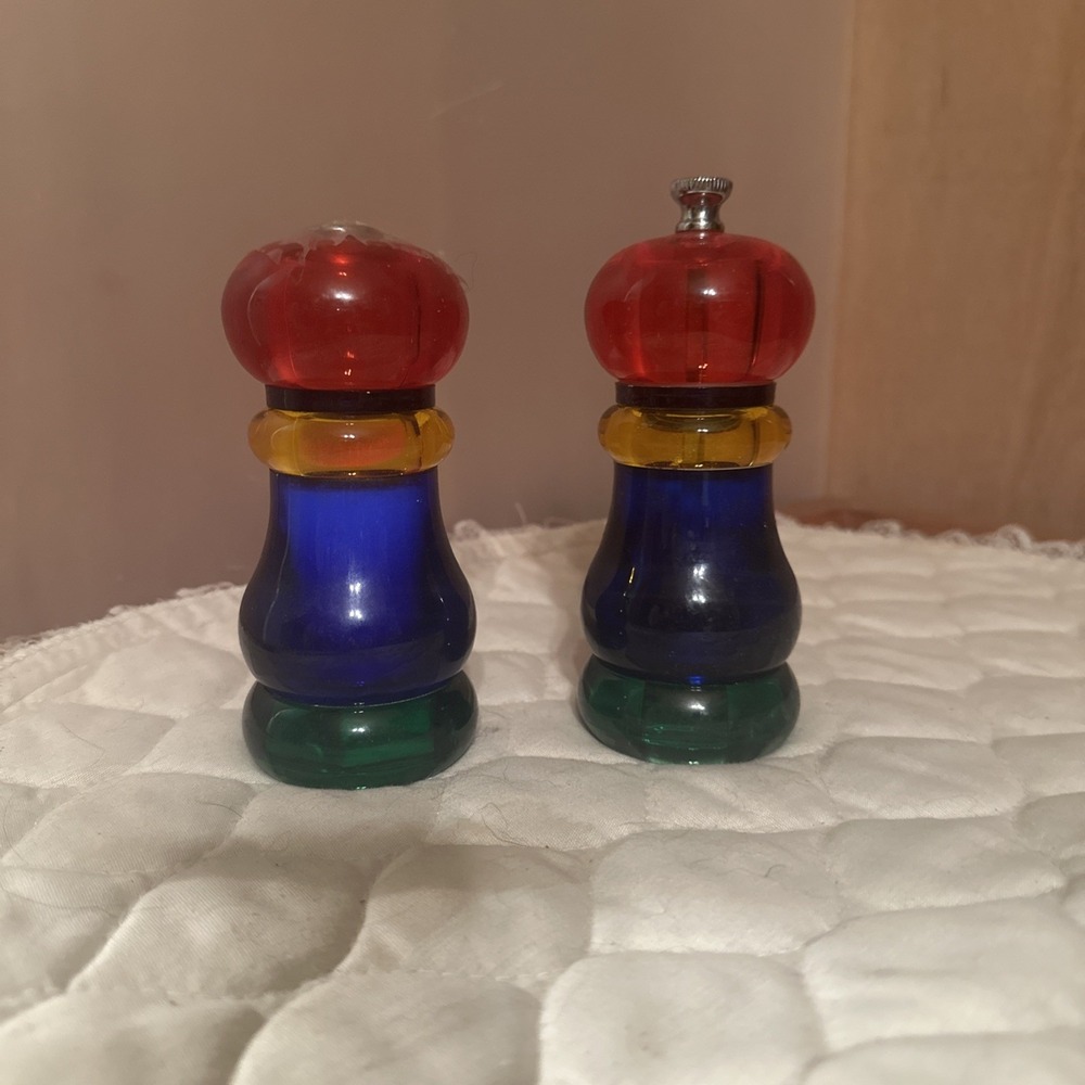 Vintage Lucite Sunset Fiesta Olde Thompson Multicolor Pepper Mill & Salt Shakers